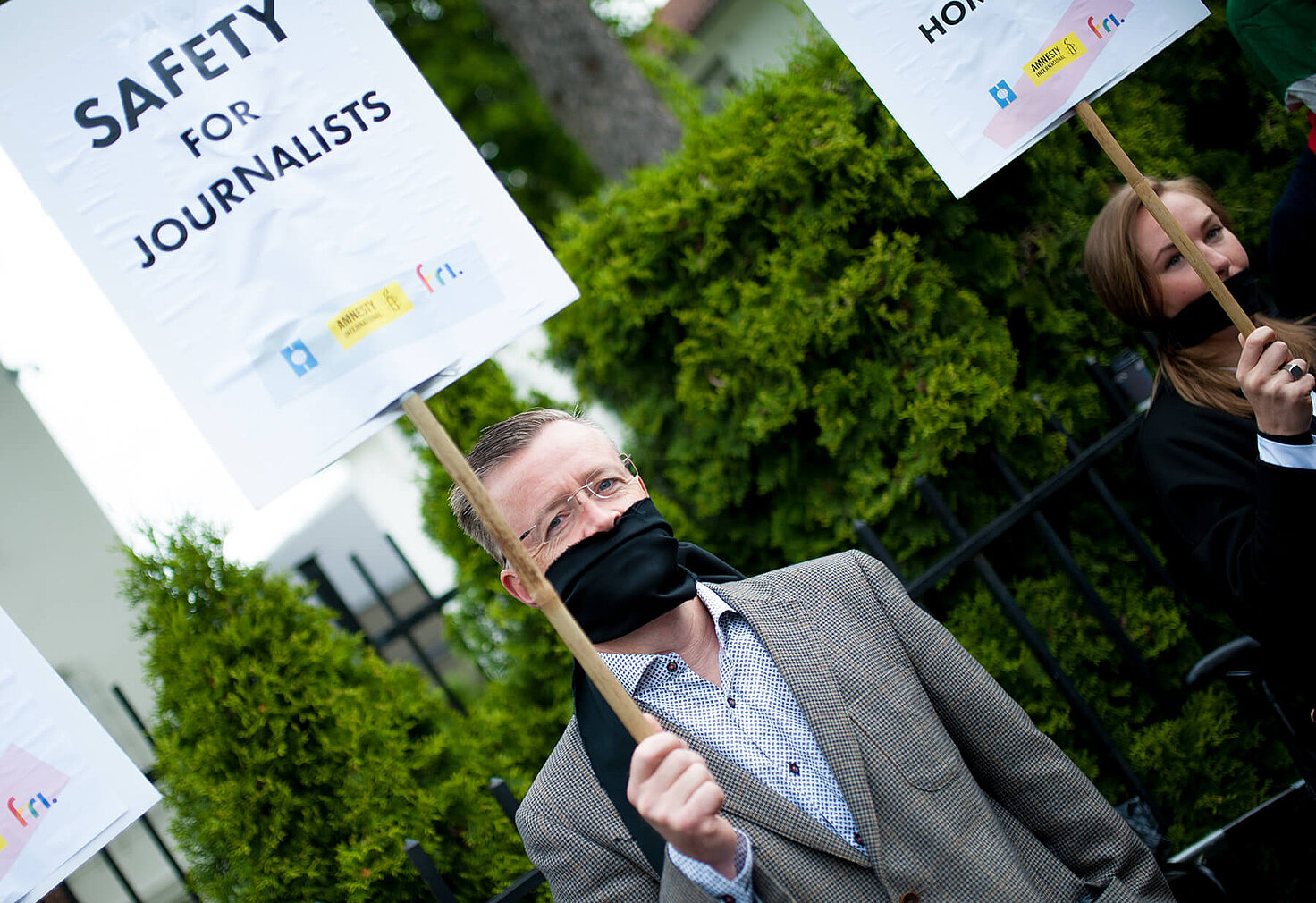 Amnistía Internacional Noruega, junto con el Comité Helsinki de Noruega y la organización de derechos LGBT + Fri, se reunieron frente a la Embajada...