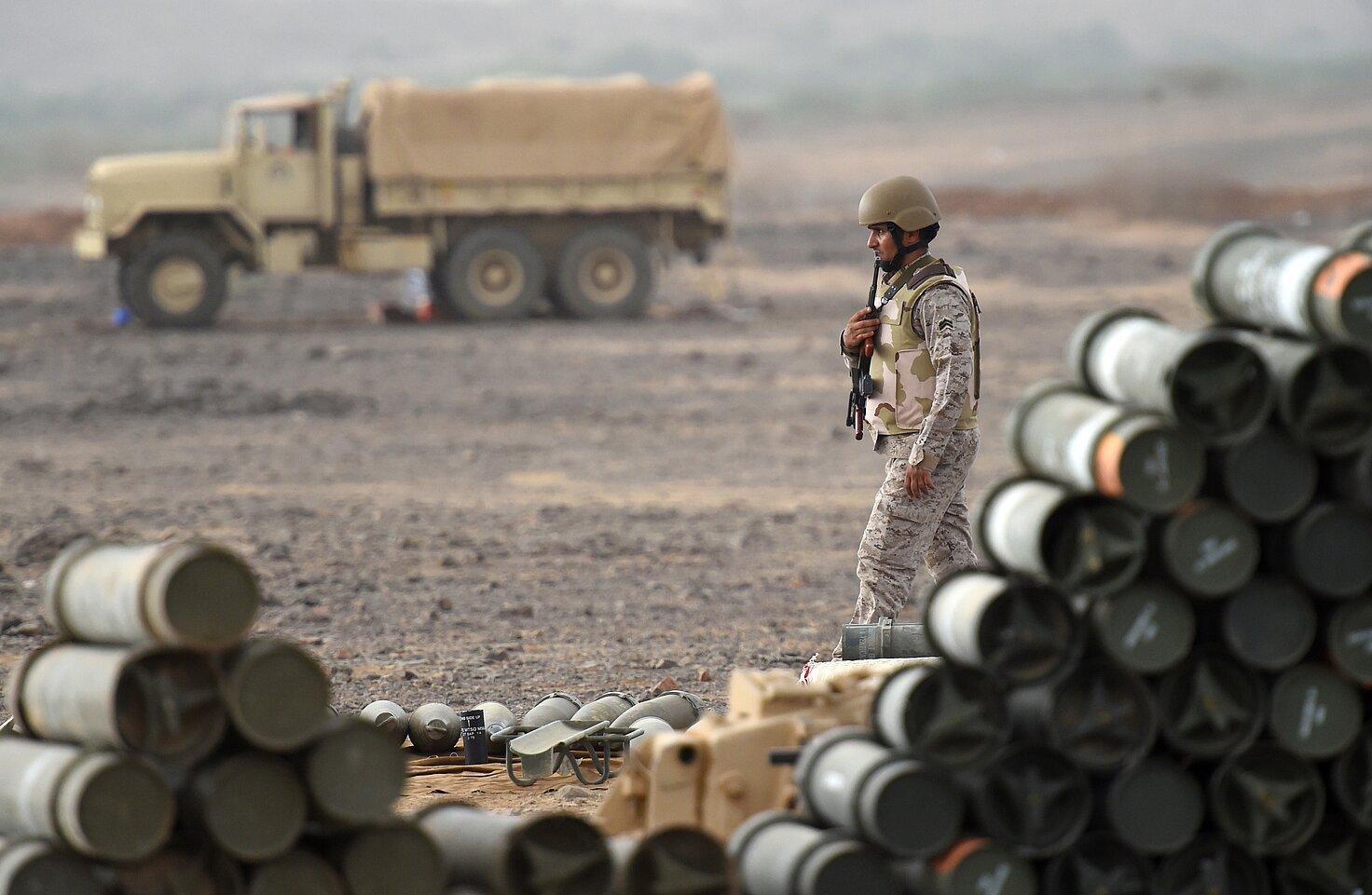 Un soldado saudí cerca de la frontera de Arabia Saudí con Yemen, abril de 2015. © FAYEZ NURELDINE/AFP/Getty Images