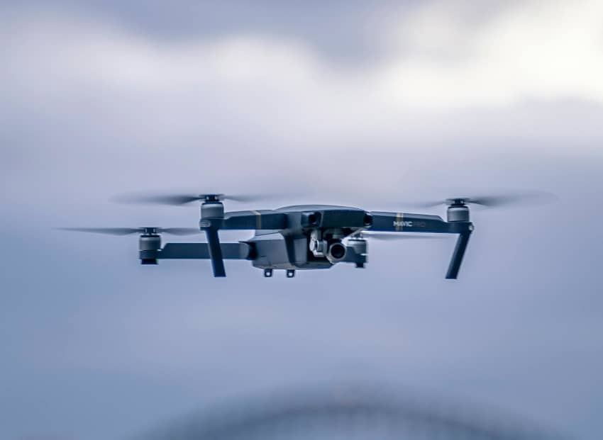 Uso de drones para vigilar e interceptar a personas refugiadas y migrantes